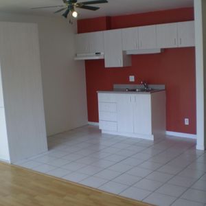 1 1/2 pour juillet, 3e étage, ascenseur, piscine, quiétude, vue piscine - Photo 2