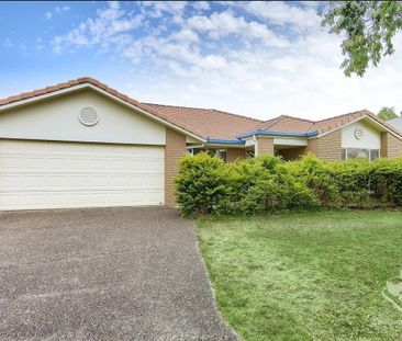 Spacious 4-Bedroom Home with 5 Air Conditioners - Photo 1