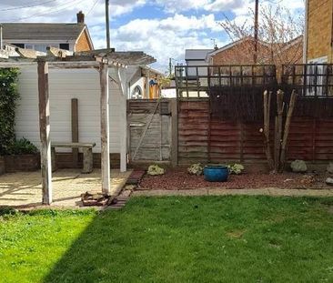 2 bedroom semi-detached house to rent - Photo 6