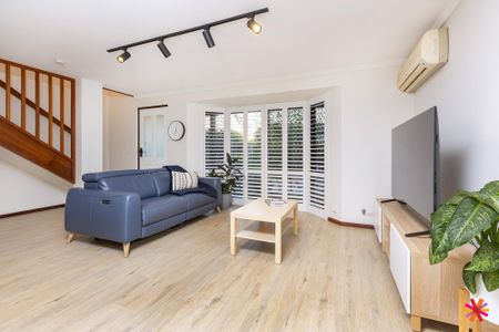 BEAUTIFUL TOWNHOUSE - Photo 3