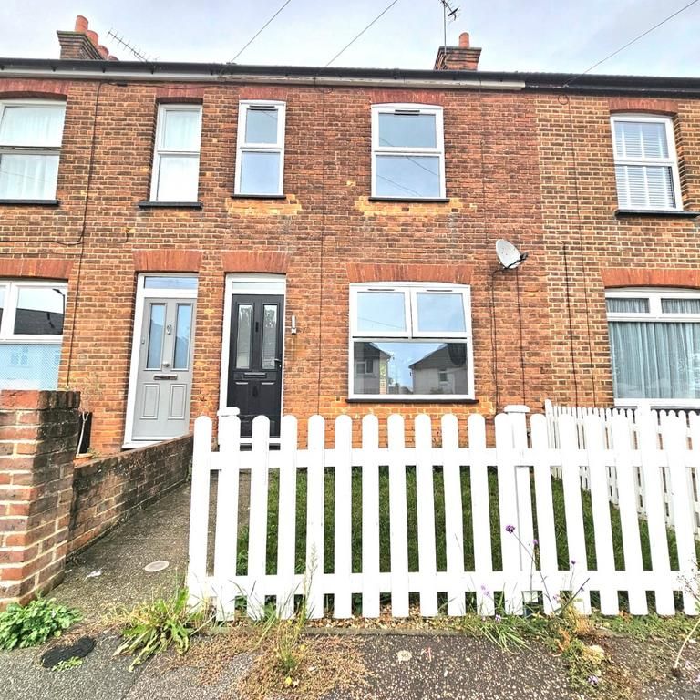 3 bedroom terraced house to rent - Photo 1