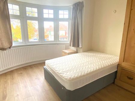 3 bedroom semi-detached house to rent - Photo 5