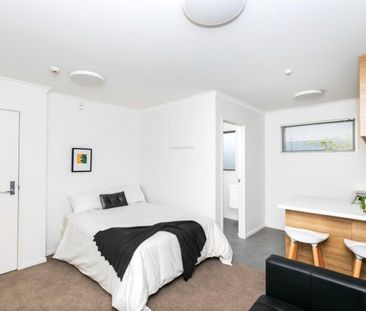 Convenient Studio Living on Beatty Street - Photo 3