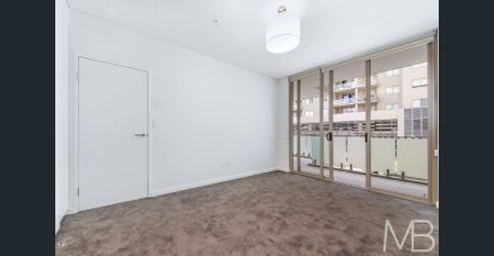 SOPHISTICATED CONTEMPORARY LIVING WITH UNBEATABLE URBAN CONVENIENCE - Photo 4