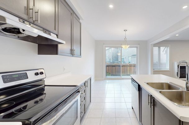 For Lease - 11 Robert Wilson Crescent, Georgina, Ontario - Photo 1