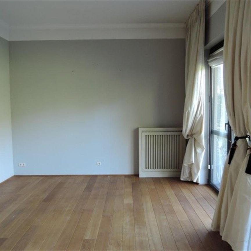 Lumineux rez de chaussée duplex avec parking à 1640 rhode st genese  Loyer: 1 300 € - Photo 1