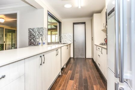 SHARE HOUSE - 1 bedroom with ensuite - Fully Furnished - Photo 3