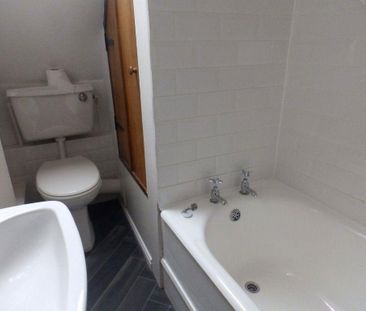 4 bedroom detached house to rent - Photo 6