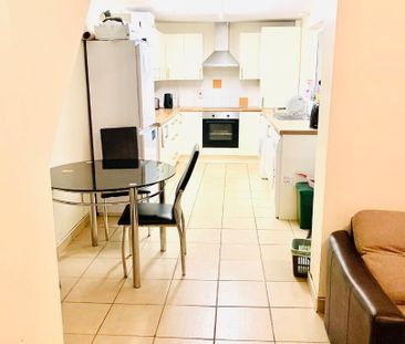 Balfour Avenue, Room 5, BT72EX, Belfast - Photo 5