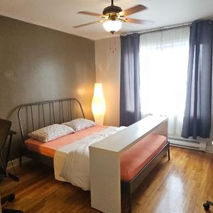 Grand 4 1/2 face métro Viau / dernier étage - Longue durée - Photo 3