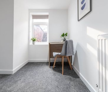 Wetherby Grove (room 1), Burley, Leeds - Photo 3