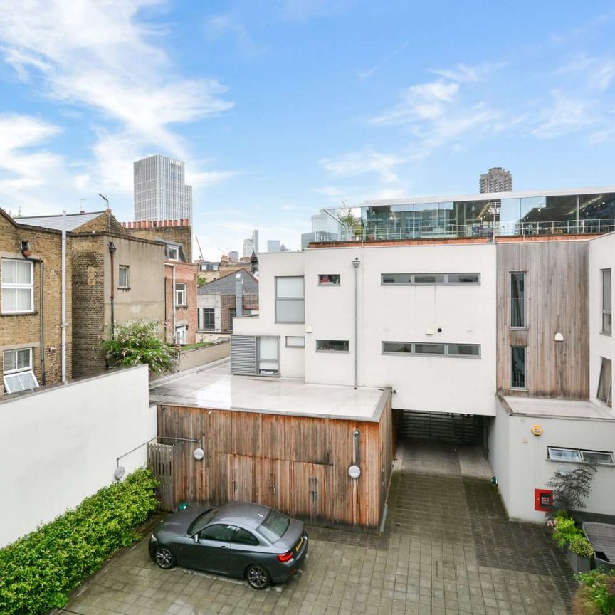 Excellently positioned three bedroom mews house. - Photo 1