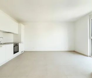 BEZUGSFERTIG: Neubau-Erstbezug mit Freifläche und Küche! - Foto 1