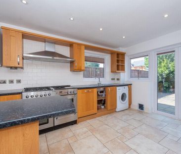 3 bedroom end of terrace house to rent - Photo 4