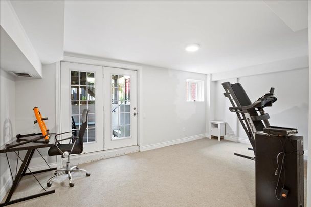 For Lease - 135 Tawny Crescent, Oakville, Ontario - Photo 1