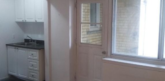NDG Studio Apt on Fielding St West - Photo 2