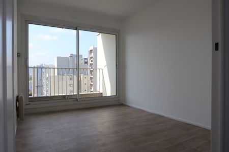 Location Appartement 5 pièces 87m² ST ETIENNE 42000 - Photo 4