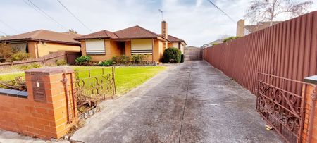3 Dumas Avenue, Avondale Heights VIC 3034 - Photo 4