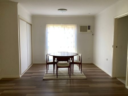 Spacious Central Townhouse - Photo 3