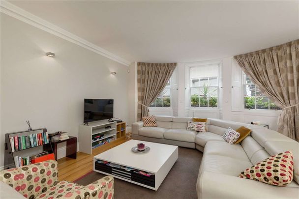 A truly stunning main door lower ground floor furnished two bedroom, two bathroom garden flat in the city centre. - Photo 1