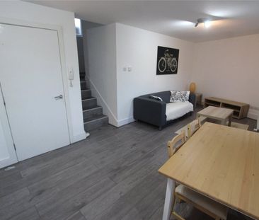 Newly Refurbished One Bedroom Flat- SE13 - Photo 1