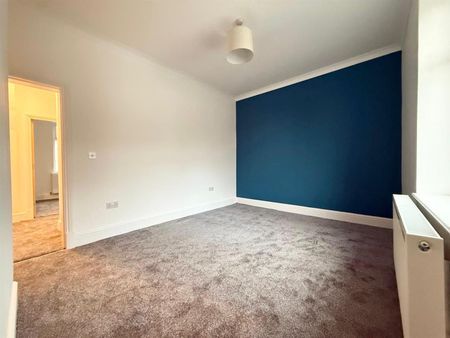 2 bed terraced house to rent in Queen Victoria Road, Burnley, BB10 - Photo 2