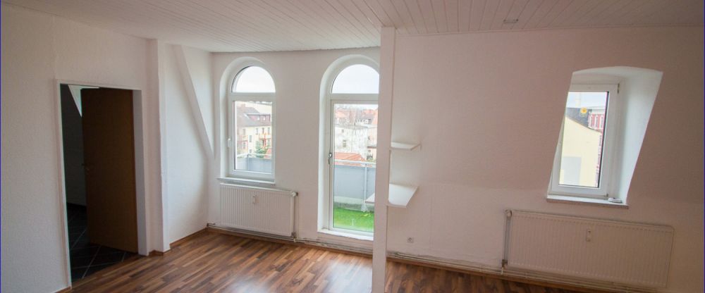 Zentrale Lage trifft auf charmantes Wohnambiente – Ihre neue Dachgeschosswohnung wartet! - Foto 1