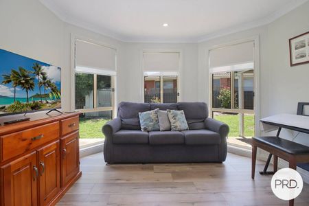 WELL PRESENTED FAMILY HOME! - Photo 2