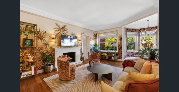 FULLY FURNISHED GRAND ART-DECO BEAUTY - Photo 1