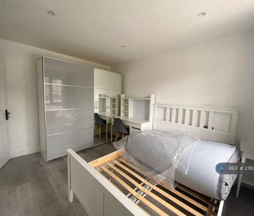 4 bedroom semi-detached house to rent - Photo 3