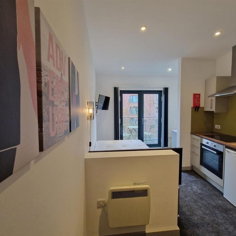 Studio to rent - Photo 1