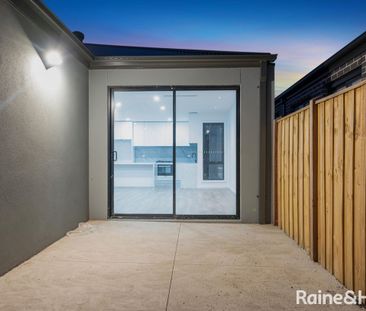 Spacious & Modern Family Living in Wollert - Photo 1