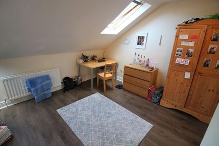 4 bedroom flat to rent - Photo 5