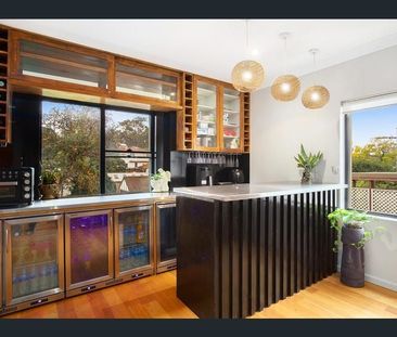 Stylish & Spacious Contemporary Home - Photo 1