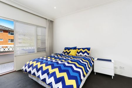 Spacious Two-Bedroom Apartment in the Heart of Monterey - Photo 4