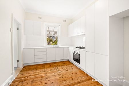 Fully Renovated Large Family Home with Expansive Rear Garden - Photo 4
