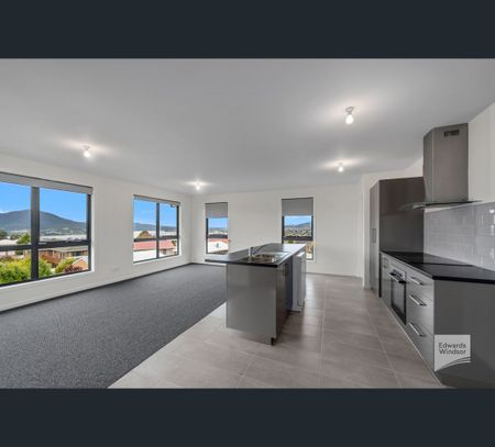 18 Lesdelle Street, Claremont, Tas 7011 - Photo 2
