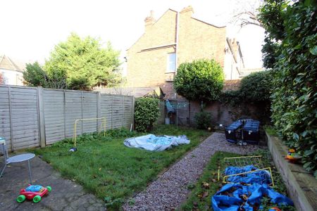 2 bedroom ground floor maisonette to rent - Photo 5