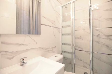 Avenida del Doctor Federico Rubio y Galí, Madrid, Community of Madrid 28039 - Photo 5