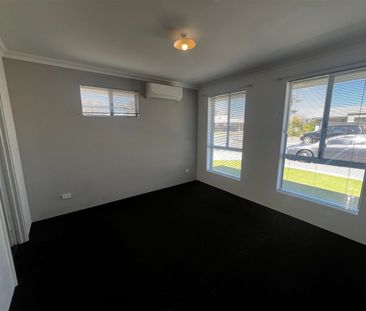 Comfort, Space & Location in the Heart of Lakelands - Photo 3