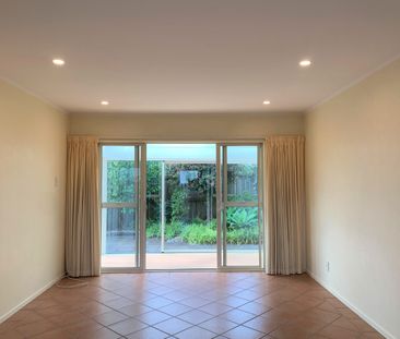 Unit 4, 138 Hutchinson Avenue, New Lynn, Auckland - Photo 1