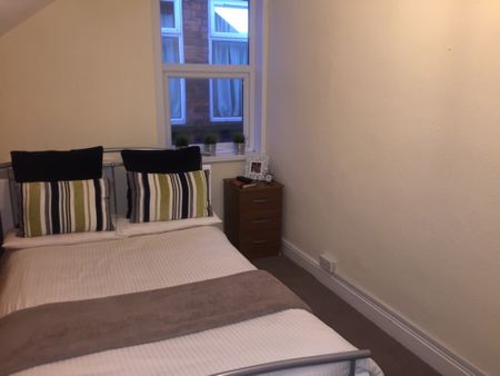 4 Bedroom Semi Detached To Rent in Lenton - Photo 4