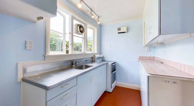 Welcome home to 5 Tarawera Road. - Photo 1