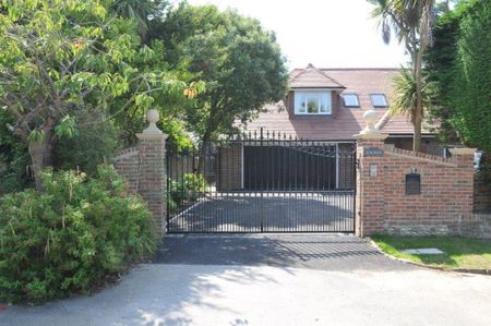 6 bedroom detached house to rent - Photo 4