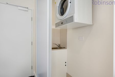 Modern split-level apartment with luxe finishes in a prime location. - Photo 5