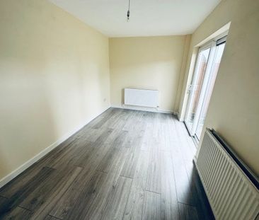 Queens Way, Dordon, Property for rent - Photo 1