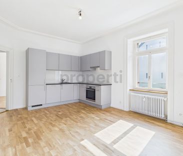 Charmante 3.5-Zimmer-Wohnung in denkmalgeschütztem Gebäude in Büsse... - Photo 1