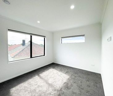 Near-New 3 Bedroom Townhouse in Mount Roskill - Photo 2
