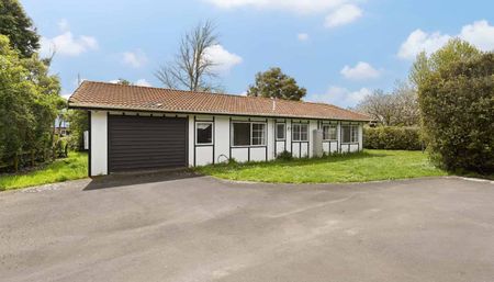 Charming 2-Bedroom Standalone Cottage - Photo 4