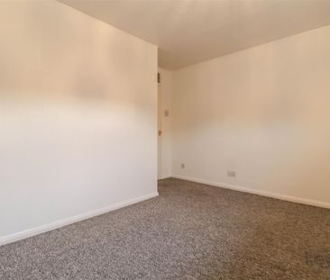 Farm Fields Close, Waterthorpe, S20 - Photo 5